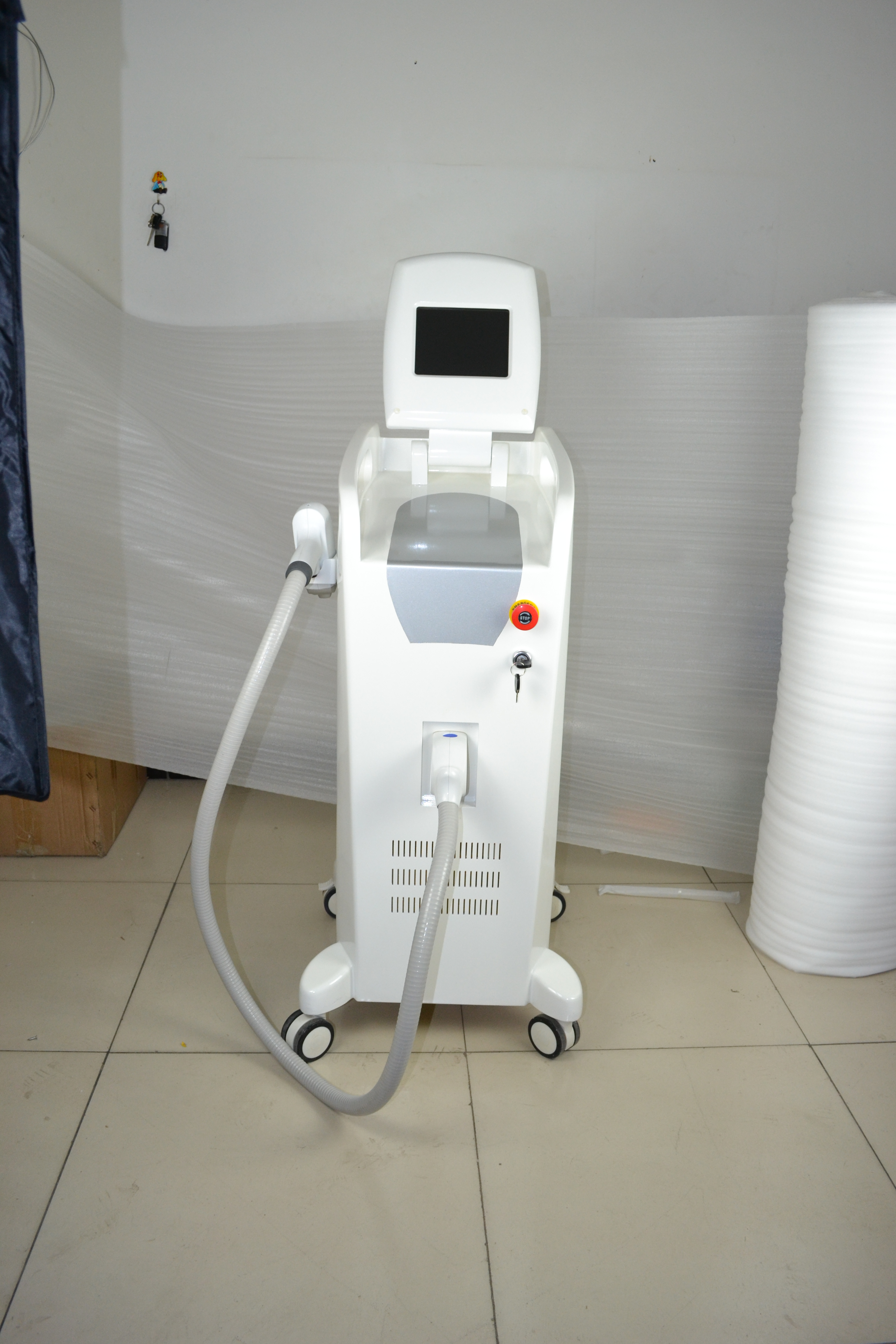 Continuous Wave 810nm Diode Laser Hair Removal Portable Machine Air Cooling